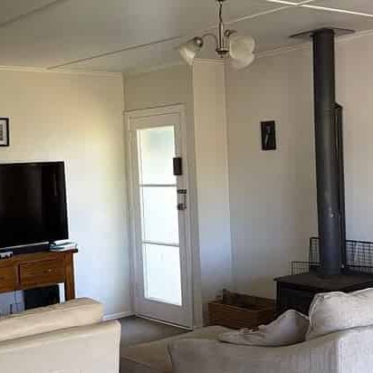 Charming 3BR Home Near Raumati Beach! - Photo 1