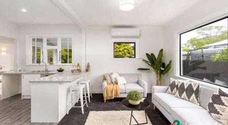 Stunning, Renovated, Three Bedroom Home - Photo 3