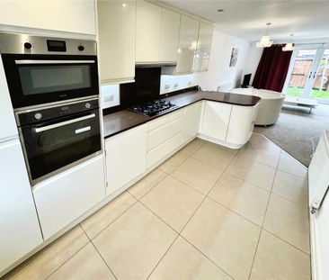 4 bedroom detached house to rent - Photo 4