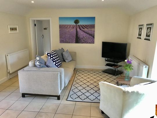 3 bedroom barn conversion to rent - Photo 1