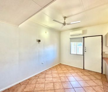 SPACIOUS 3 BED HOME - Photo 2