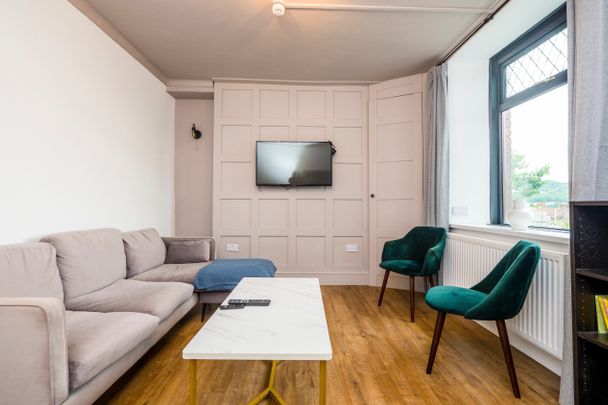 Great 5 bed HMO with stunning view of the valleys Room E - Photo 1