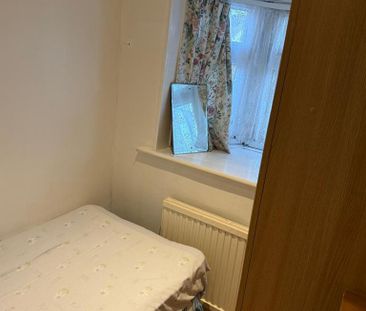 1 bedroom in a house share to rent - Photo 6