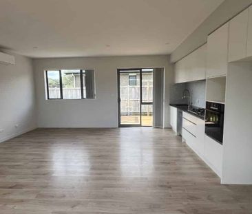 Peaceful Lifestyle Living – 2 Bedrooms with Double Garage - Photo 4