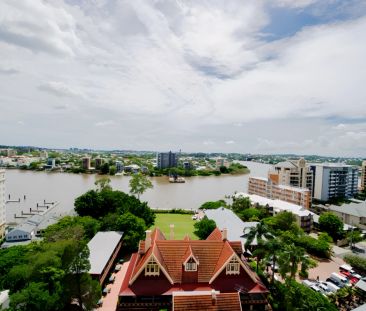 Riverside balcony studio - Photo 6