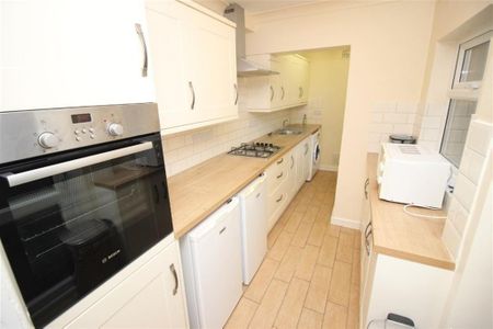 2 bedroom terraced house to rent - Photo 4