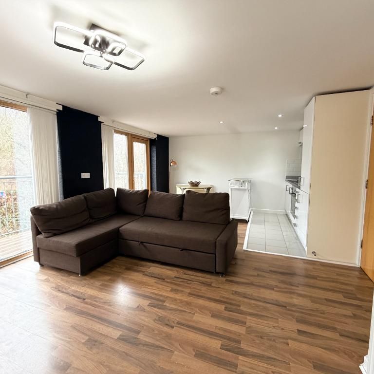 2 bedroom flat to rent - Photo 1