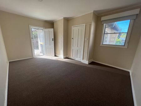 WELL PRESENTED THREE BEDROOM HOME - Photo 4