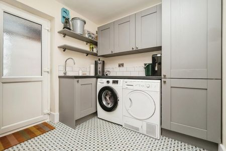 3 bedroom House To Let - Photo 3