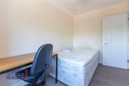 4 bedroom end of terrace house to rent - Photo 5