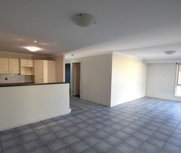 Crestmead - Photo 1