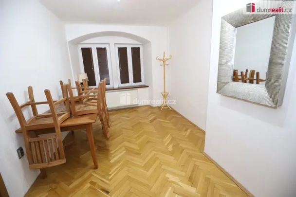 Krásný byt 3+1 po kompletní rekonstrukci v historickém centru Chebu - Photo 1