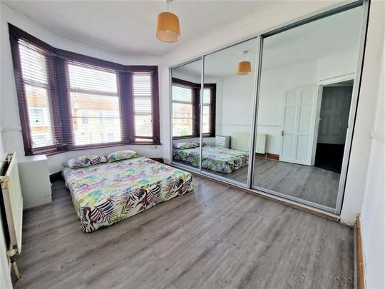2 Bed End Terrace, Elmstead Road, IG3 - Photo 1