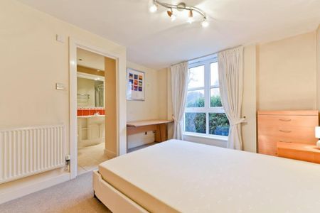 2 Bed Flat, Barrier Point Road, E16 - Photo 3