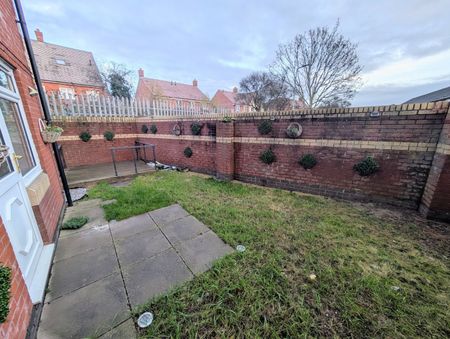 A 3 Bedroom Terraced - Photo 3