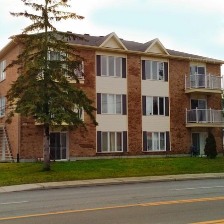 Beau grand 3 1/2 Récent STYLE CONDO Sur Boul. Thibeau Disponible 1 Janvier - Photo 3