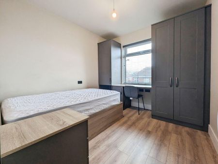 3 bedroom flat to rent - Photo 3