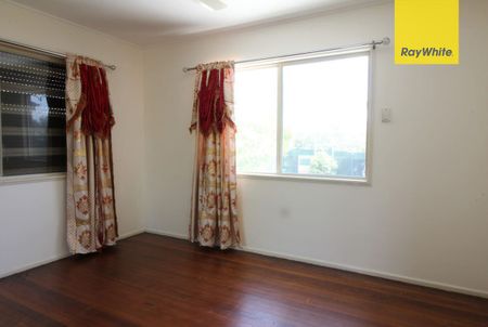 Charming 3-bedroom Family Home in Woodridge. - Photo 5