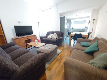 5 bedroom terraced house to rent - Photo 3