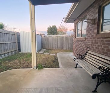 Modern Comfort in a Convenient Lalor Location - Photo 3