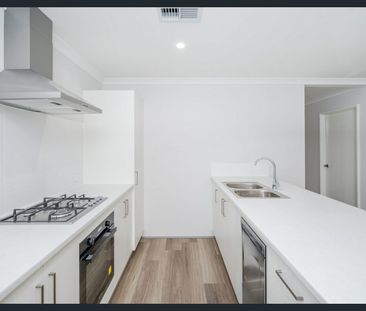 DUAL KEY LIVING - MAIN HOUSE - Photo 4