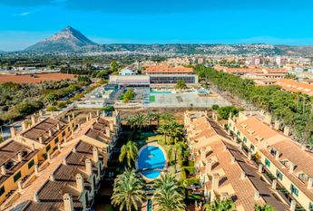 FOR RENT: SPACIOUS AND ELEGANT 4-BEDROOM BUNGALOW FOR LONG TERM