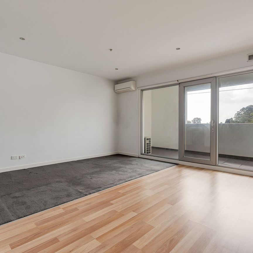 Charming 1-Bedroom Apartment - Photo 1