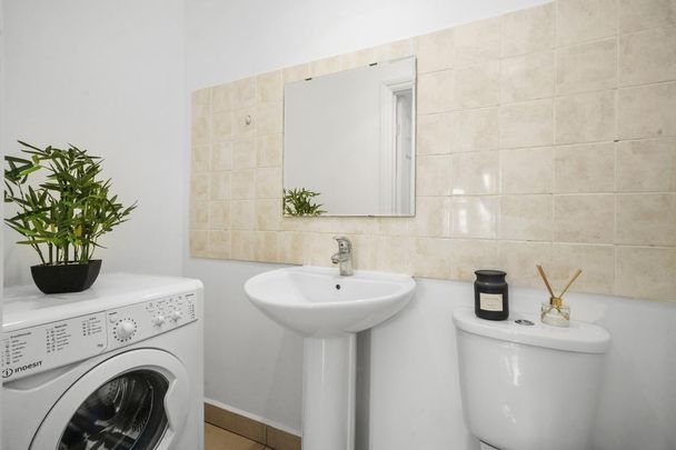 1 bedroom in a house share to rent - Photo 1