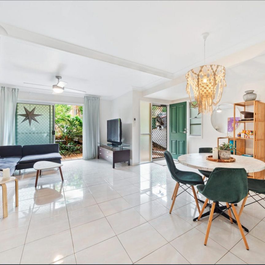 Spacious 3 Bedroom Townhouse - Photo 1