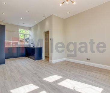 3 bedroom flat to rent - Photo 3