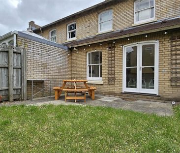 Room 5, 38 Pakenham Close, Cambridge - Photo 1