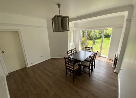 5 bedroom house - detached to rent - Photo 2