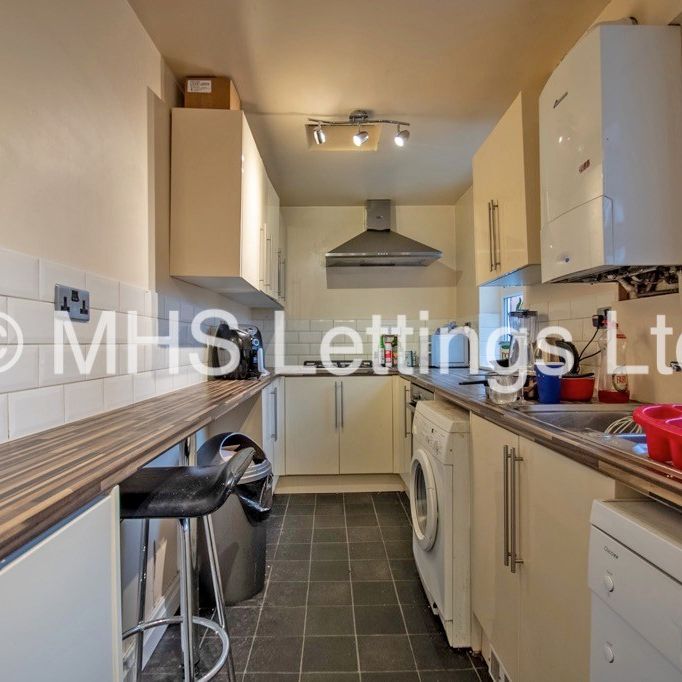 4 Bedroom Mid Terraced House for rent in Grimthorpe Street - Photo 1