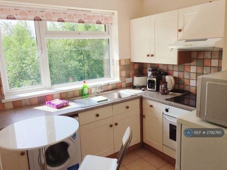 2 bedroom flat to rent - Photo 3