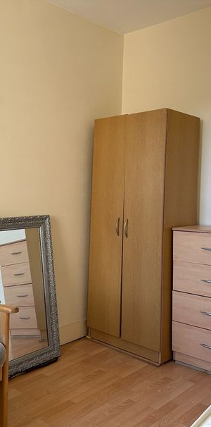 Room in a Shared Flat, Leslie Road, E11 - Photo 1