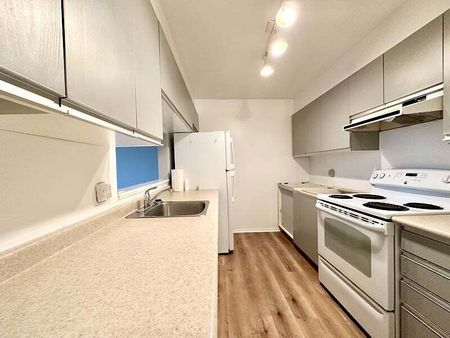 280 Brittany Drive, Cummings, Ottawa, ON - Photo 2