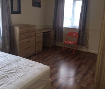 Ulyett Place Room 6 - Photo 6