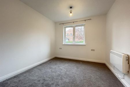2 bedroom ground floor flat to rent - Photo 3