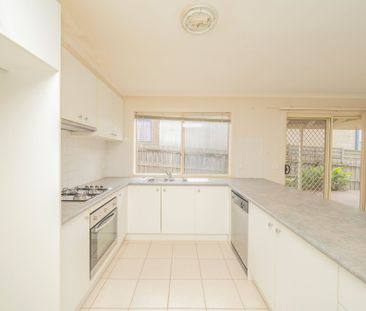 Renovated 4 bedroom home in a superb location! - Photo 4