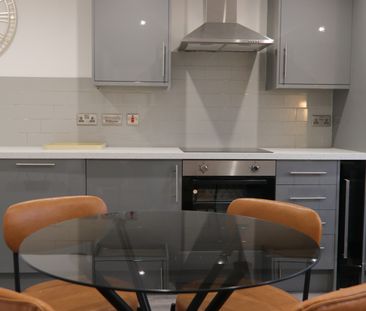 Flat 115, Green Lane, Yeadon, Leeds, LS19 7GP - Photo 1