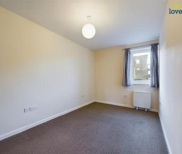 2 bedroom Flat To Let - Photo 4