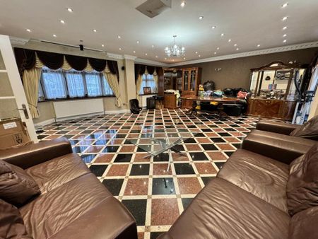 6 bedroom detached house to rent - Photo 3