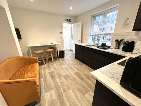 1 bedroom in a house share to rent - Photo 4