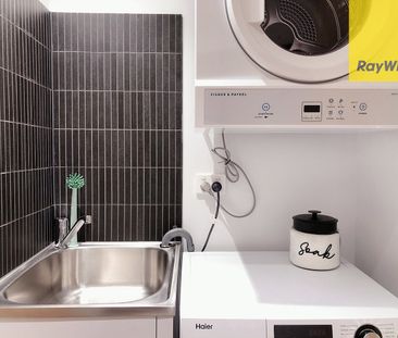 FULLY FURNISHED 1 BEDDER - Photo 2