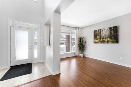 For Lease - 696 Moonflower Crescent, Blossom Park - Airport and Area, Ontario - Photo 2