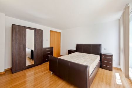 3 Bed Flat, Westferry Road, E14 - Photo 4