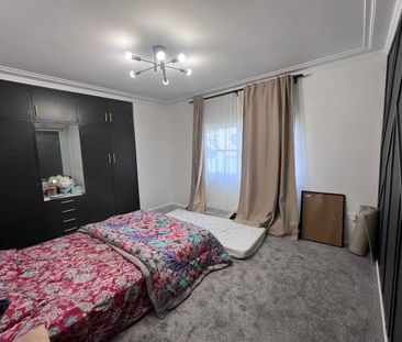 Stylish Renovated Family Home - Comfort and Convenience - Photo 5