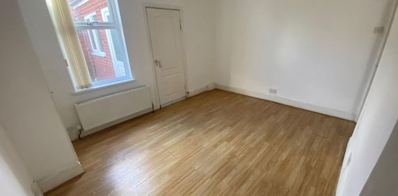 2 bed terraced house to rent in Fowler Gardens, Gateshead, NE11 - Photo 2