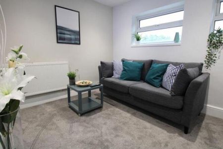 1 bedroom in a house share to rent - Photo 2