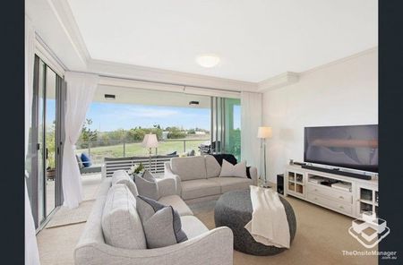2 Bedroom 2 Bath 2 Carpark with Parkland Views! - Photo 5